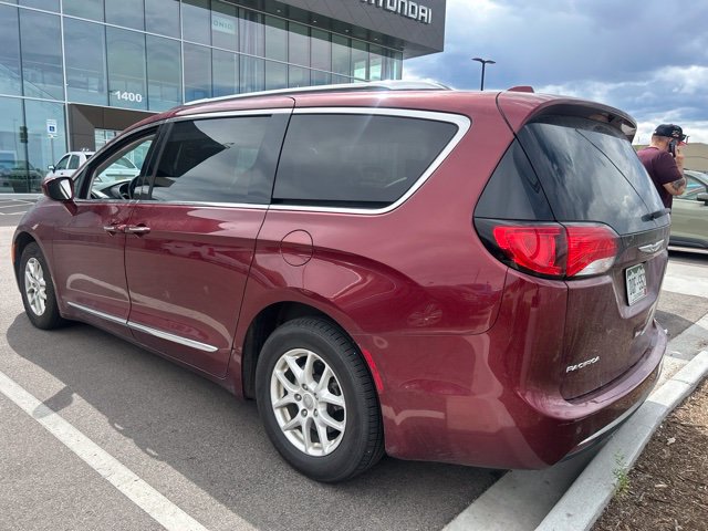 Used 2020 Chrysler Pacifica Touring-L FWD image 4