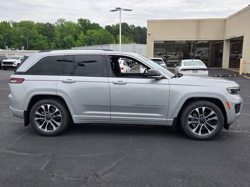 Used 2023 Jeep Grand Cherokee Overland w/ Advanced Protech Group III AWD/4WD image 2
