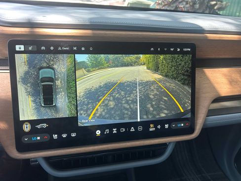 Used 2025 Rivian R1S Premium AWD/4WD image 32