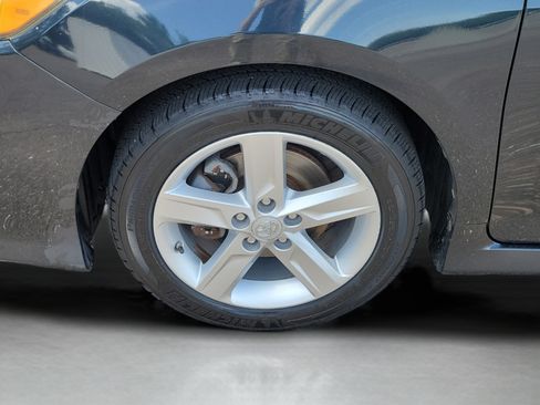 Used 2014 Toyota Camry SE FWD image 32