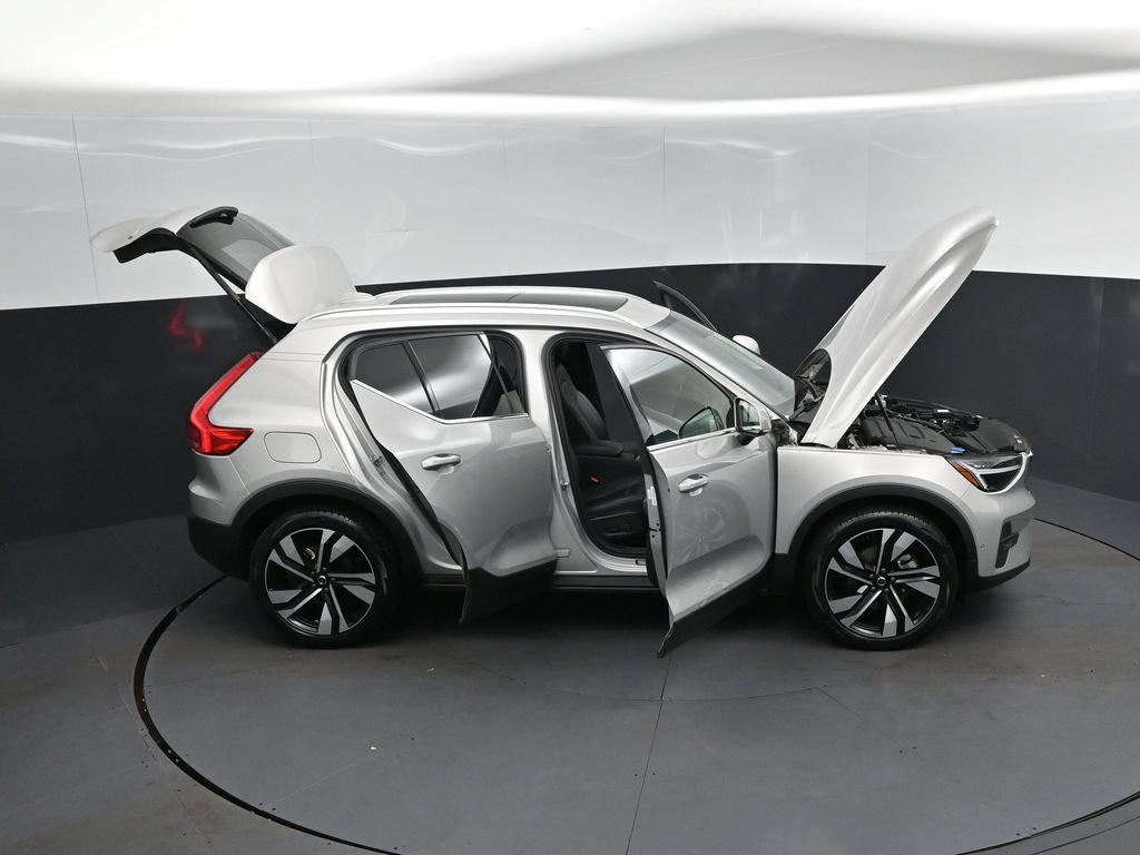 Used 2025 Volvo XC40 B5 Plus AWD/4WD image 50