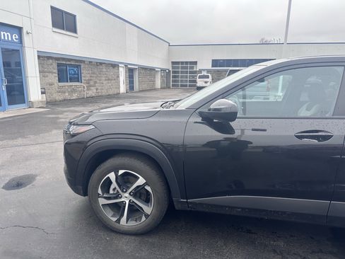 Used 2024 Chevrolet Trax RS w/ Driver Confidence Package image 4