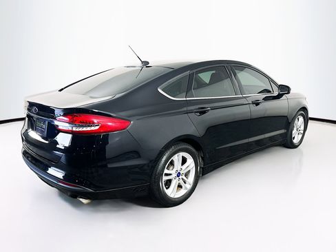 Used 2018 Ford Fusion SE w/ Fusion SE Technology Package FWD image 9