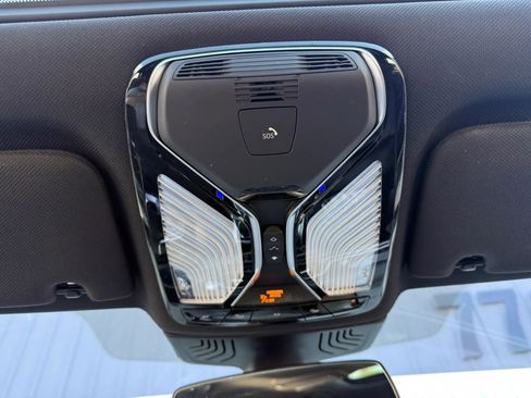 Used 2019 BMW 740i w/ Executive Package image 26