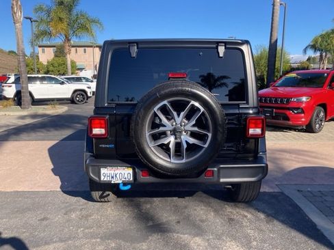 Used 2024 Jeep Wrangler Unlimited image 9