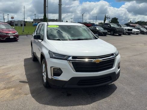 Used 2023 Chevrolet Traverse LS FWD image 9