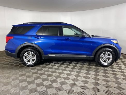 Used 2022 Ford Explorer XLT w/ Equipment Group 202A image 3