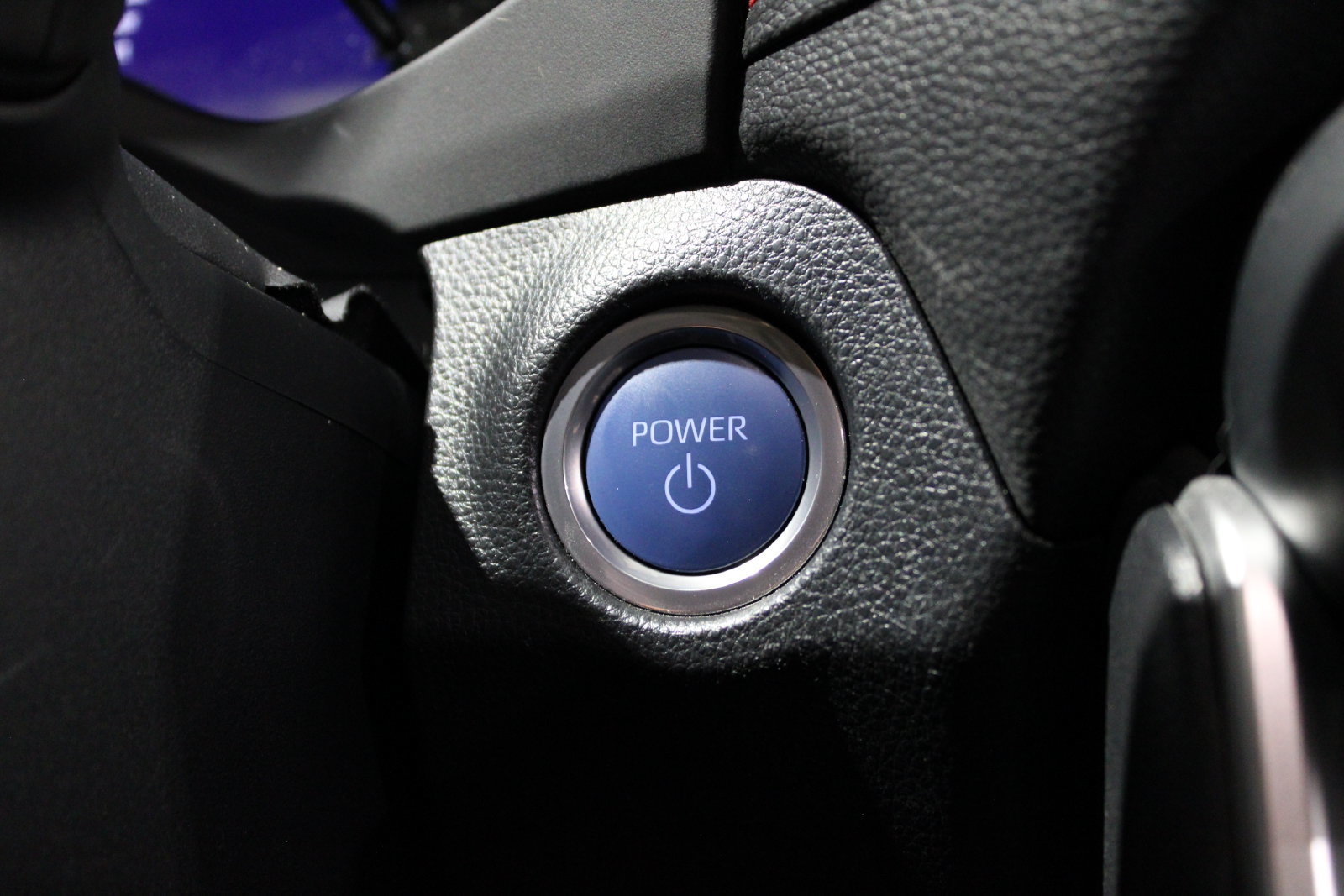 Used 2022 Toyota RAV4 SE w/ Weather & Moonroof Package AWD/4WD image 29