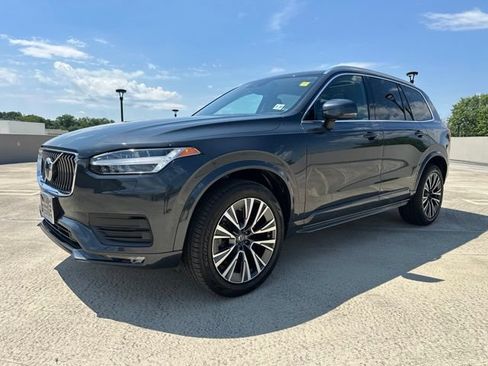 Certified 2022 Volvo XC90 T6 Momentum w/ Climate Package AWD/4WD image 4