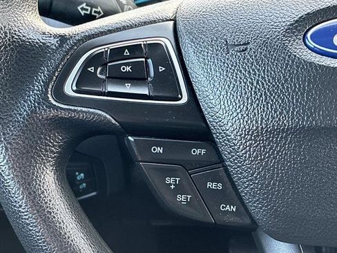 Certified 2018 Ford Focus SE w/ SE Appearance Package image 21