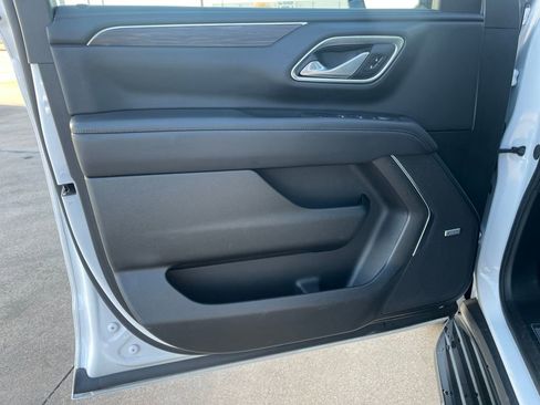 Used 2024 Chevrolet Suburban LT image 13