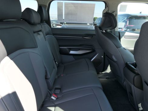 New 2026 Kia EV9 Light image 21