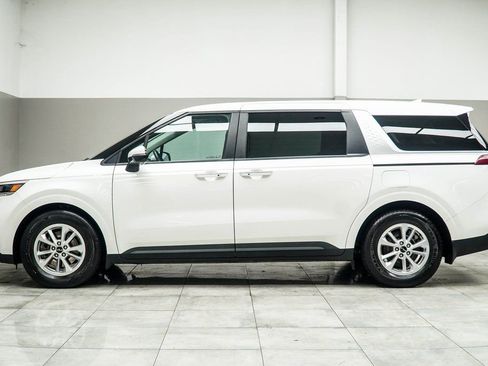 Used 2024 Kia Carnival LX FWD image 9