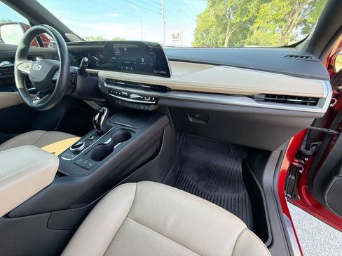 Used 2024 Cadillac XT4 Premium Luxury FWD image 34