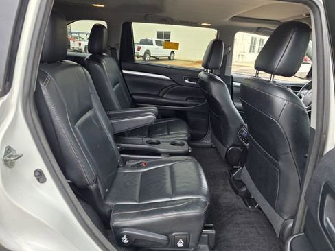 Used 2016 Toyota Highlander XLE image 26