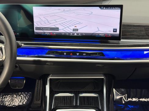 Used 2024 BMW 760i xDrive w/ Premium Package 2 image 25