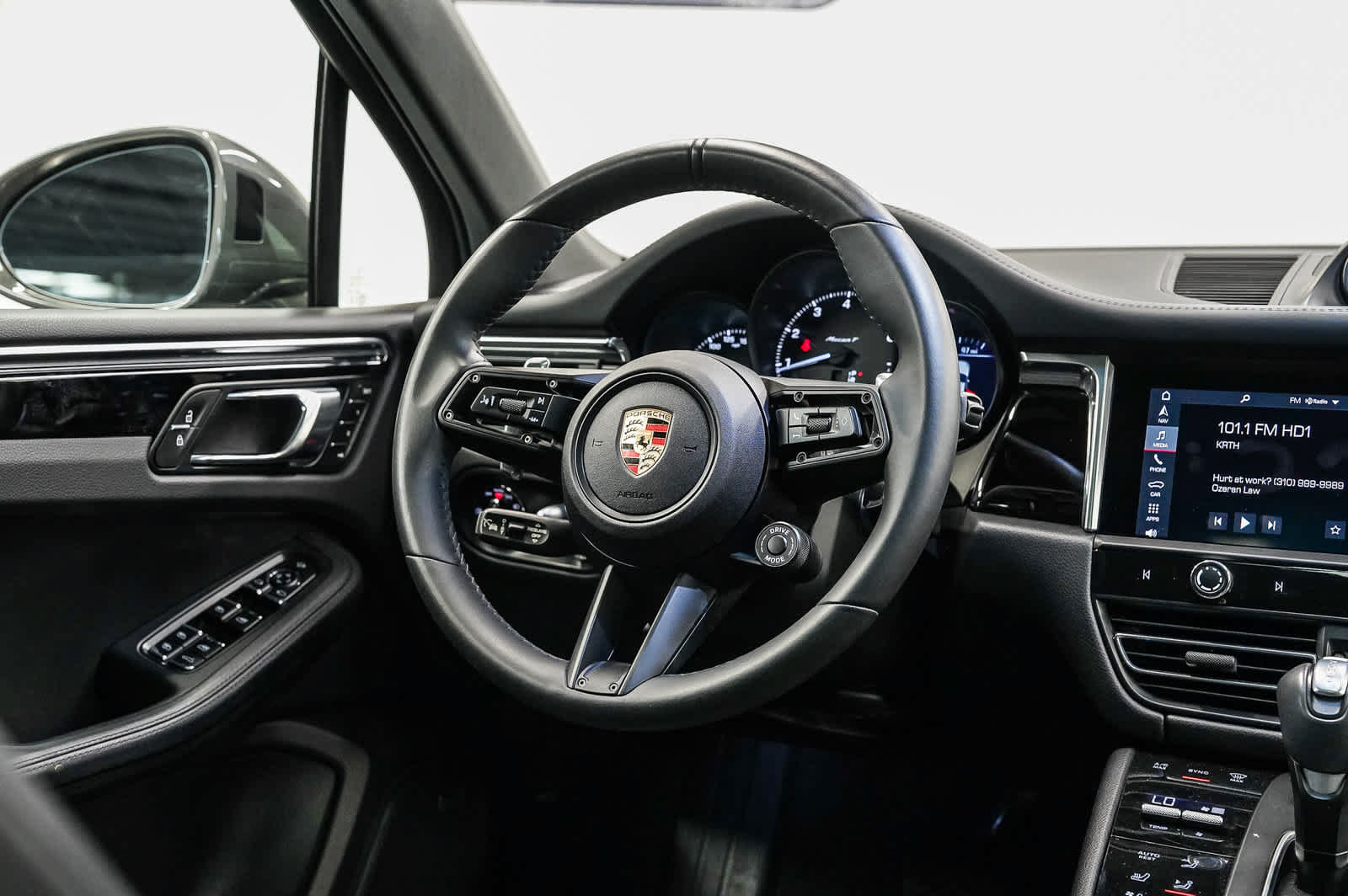 Used 2025 Porsche Macan Turbo AWD/4WD image 15