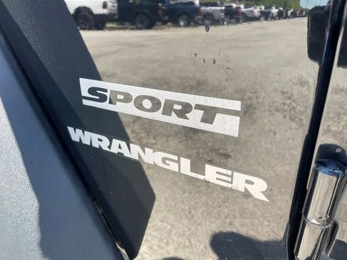 Used 2013 Jeep Wrangler Sport AWD/4WD image 11
