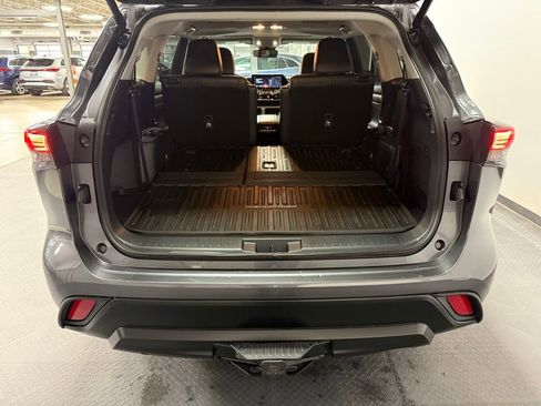 Used 2024 Toyota Highlander XLE image 24