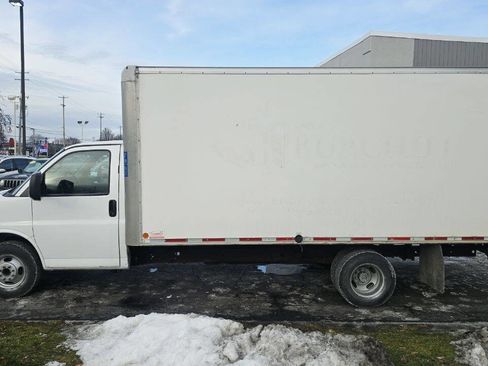 Used 2016 GMC Savana 3500 Extended image 3