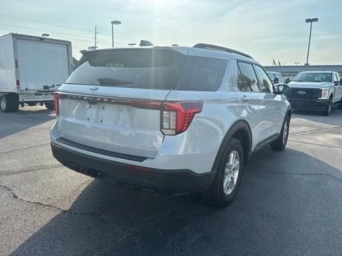 Used 2026 Ford Explorer Active AWD/4WD image 3