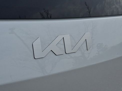 Certified 2024 Kia EV9 Wind image 33