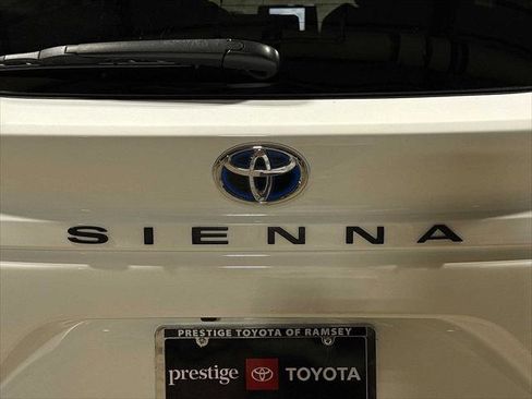 Certified 2022 Toyota Sienna LE FWD image 27