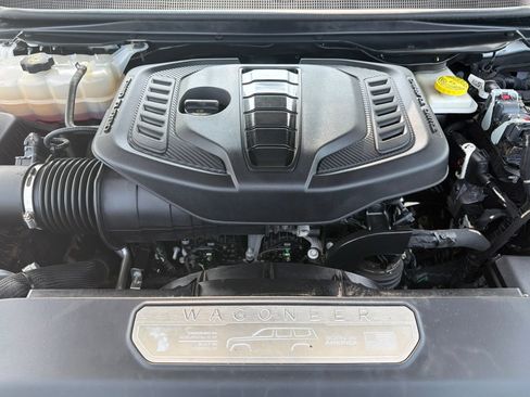 Used 2024 Jeep Wagoneer L Series II RWD image 11