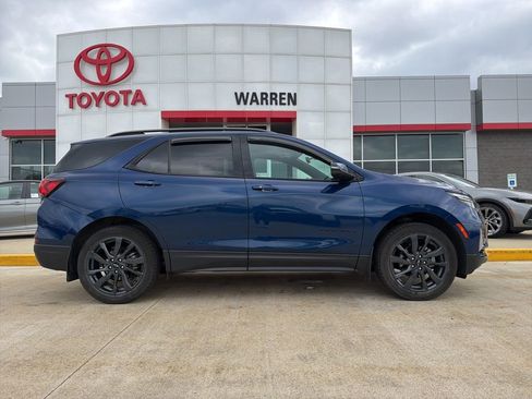 Used 2022 Chevrolet Equinox RS w/ Infotainment Package image 4