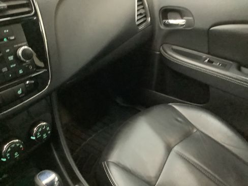 Used 2013 Chrysler 200 Limited image 25