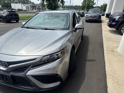 Used 2021 Toyota Camry SE FWD image 15