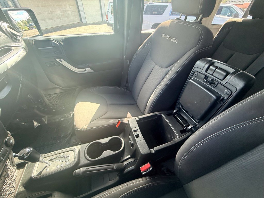 Used 2018 Jeep Wrangler Unlimited Sahara AWD/4WD image 23