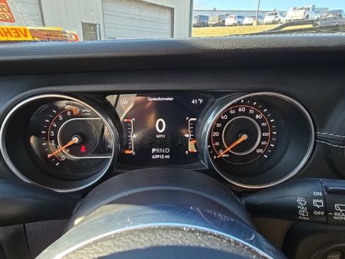 Used 2018 Jeep Wrangler Unlimited Sahara image 21