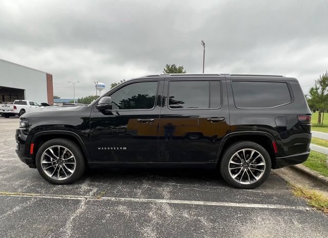 Used 2022 Jeep Wagoneer Series III w/ Premium Group I AWD/4WD image 5
