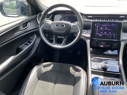 Used 2025 Jeep Grand Cherokee Altitude AWD/4WD image 28