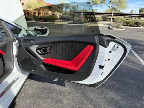 Used 2021 Lamborghini Huracan EVO RWD image 20