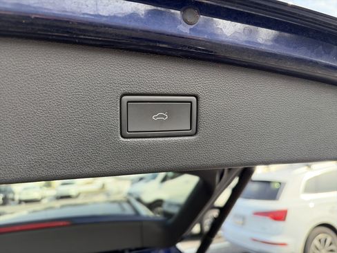 Certified 2022 Volkswagen Tiguan SE image 18