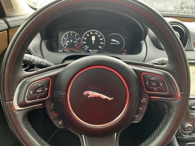 Used 2019 Jaguar XJ Supercharged RWD image 30