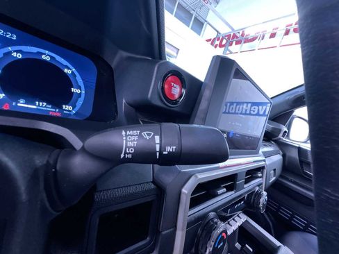 Used 2025 Toyota Tacoma TRD Off-Road AWD/4WD image 19
