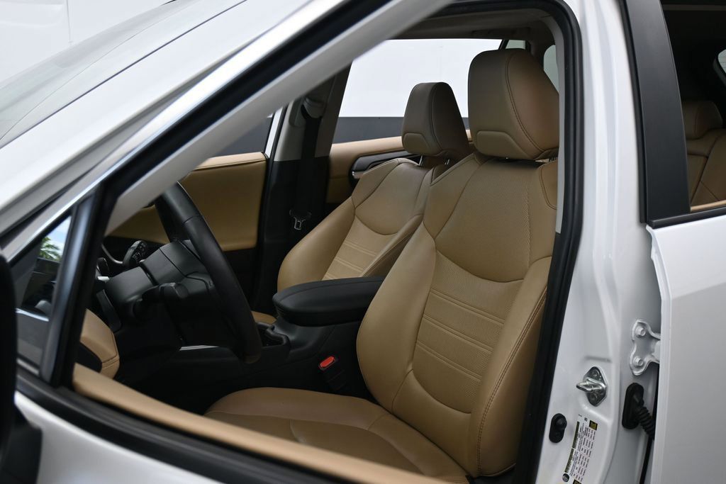 Used 2023 Toyota RAV4 Limited FWD image 10