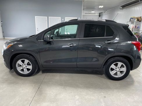 Used 2018 Chevrolet Trax LT w/ LT Convenience Package FWD image 4