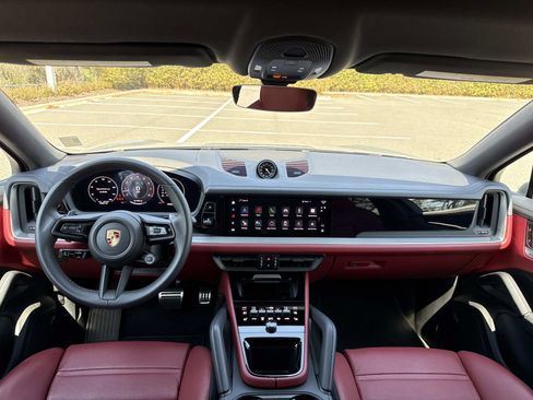 Used 2024 Porsche Cayenne S image 14
