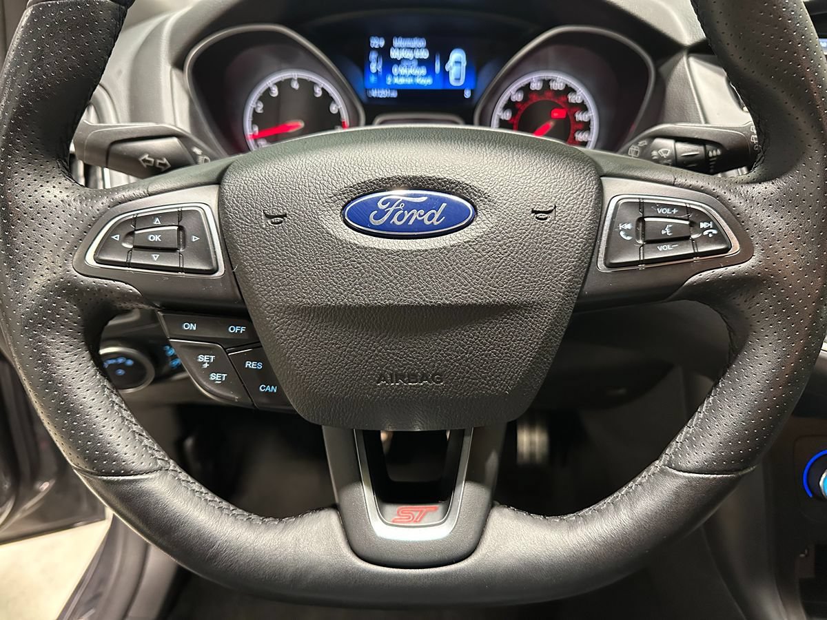 Used 2015 Ford Focus ST w/ Equipment Group 402A FWD image 29