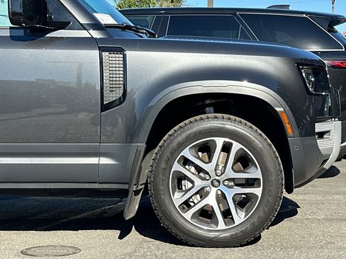 Used 2025 Land Rover Defender 110 S image 36