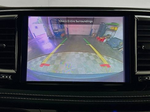 Used 2021 Chrysler Pacifica Touring-L w/ Uconnect Theater Family Group AWD/4WD image 15