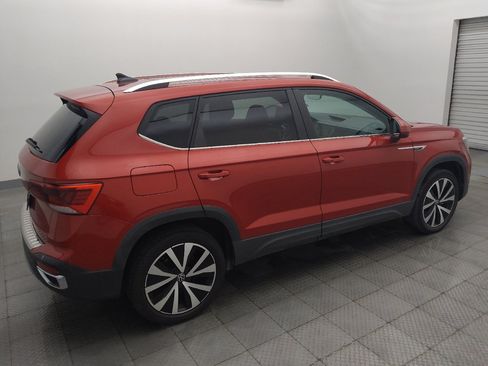 Used 2023 Volkswagen Taos SE w/ Panoramic Sunroof Package FWD image 10