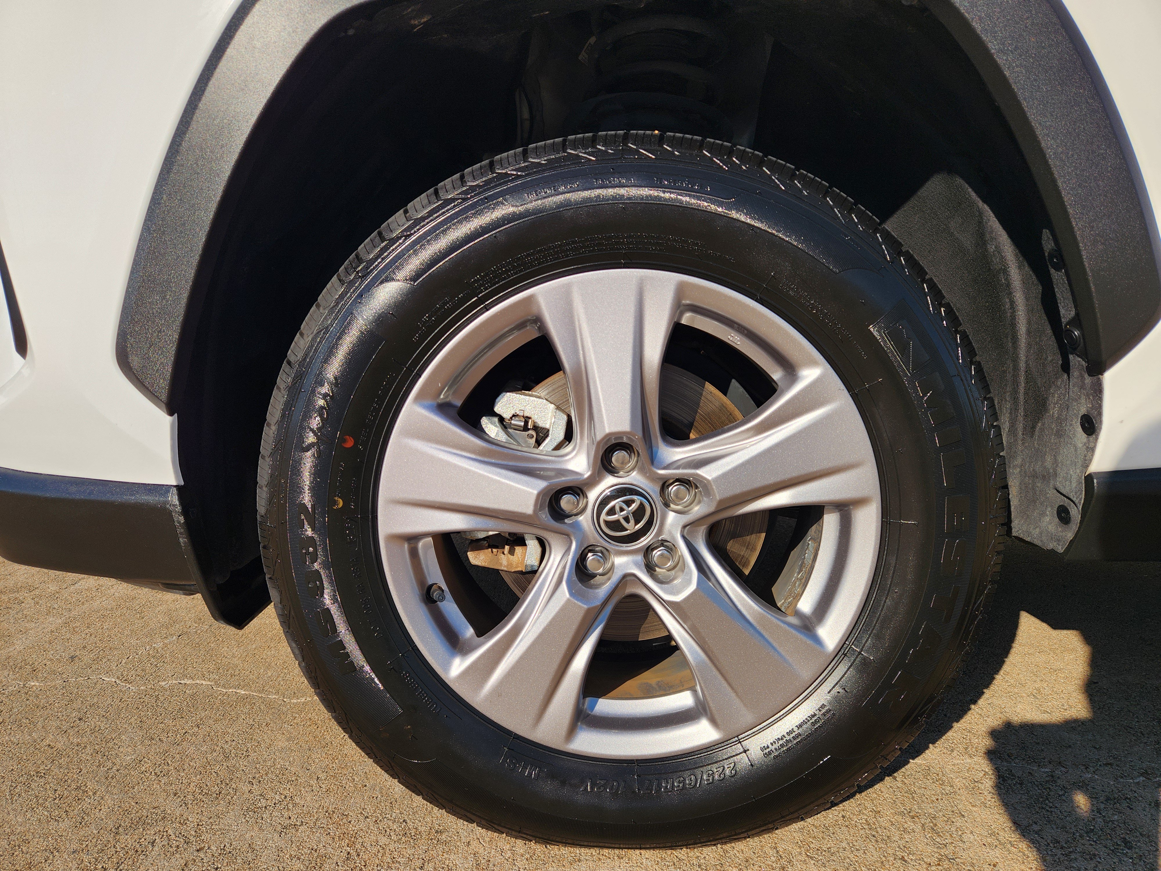 Used 2025 Toyota RAV4 XLE FWD image 11