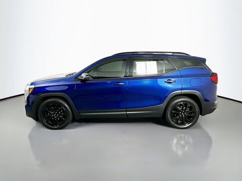 Used 2022 GMC Terrain SLT w/ Tech Package FWD image 4
