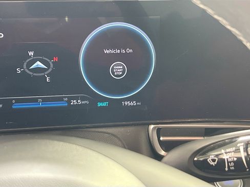 Used 2023 Hyundai Elantra SEL w/ Convenience Package image 12