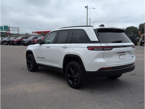 New 2025 Jeep Grand Cherokee Limited w/ Luxury Tech Group II image 3